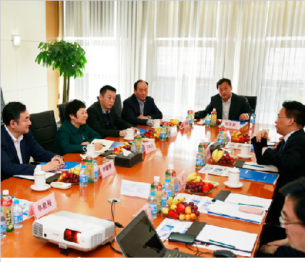 北京市工商联党组书记郑默杰一行莅临人生就是博建设考察调研